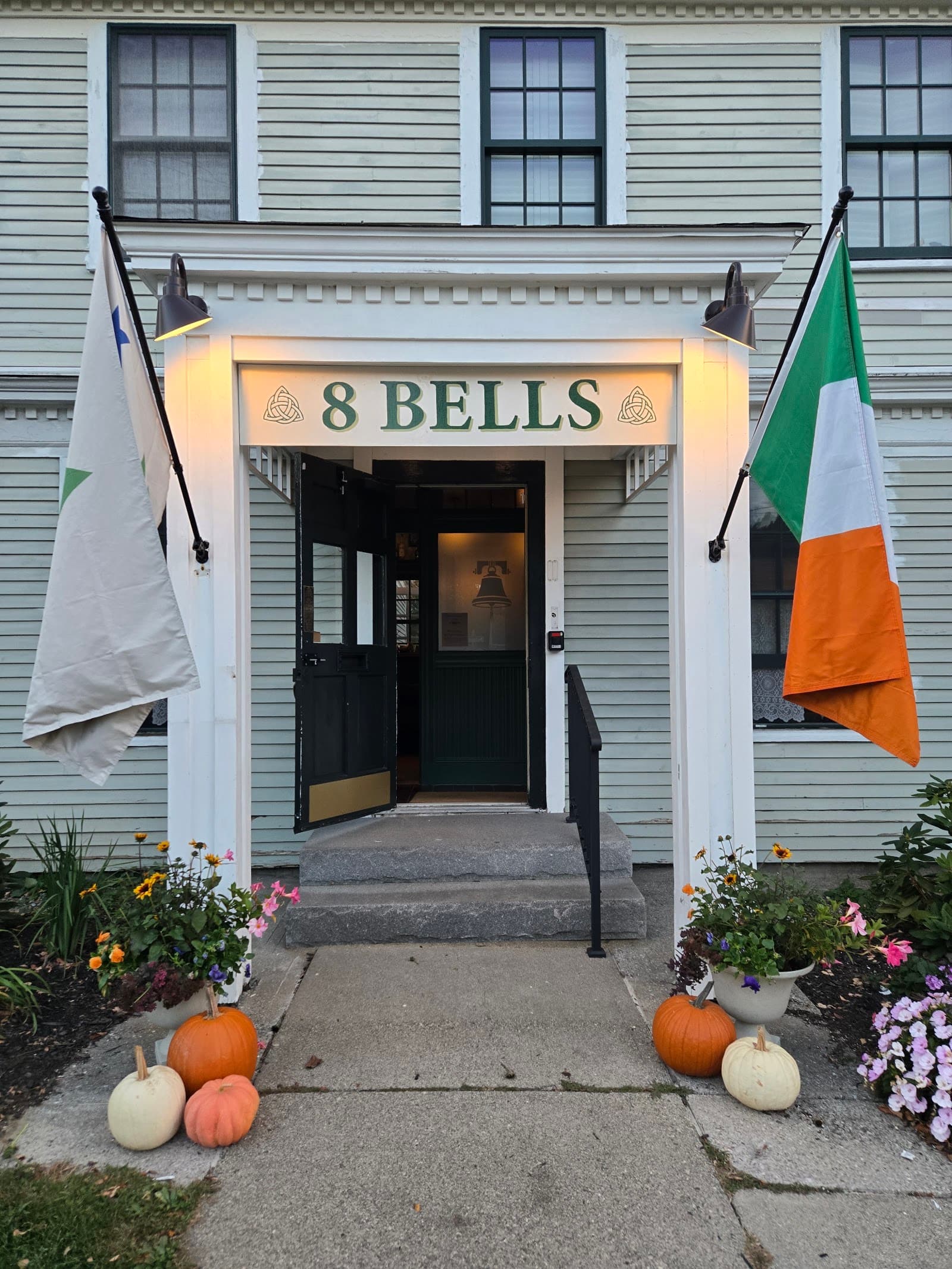 8 Bells Pub — Irish pub in Camden