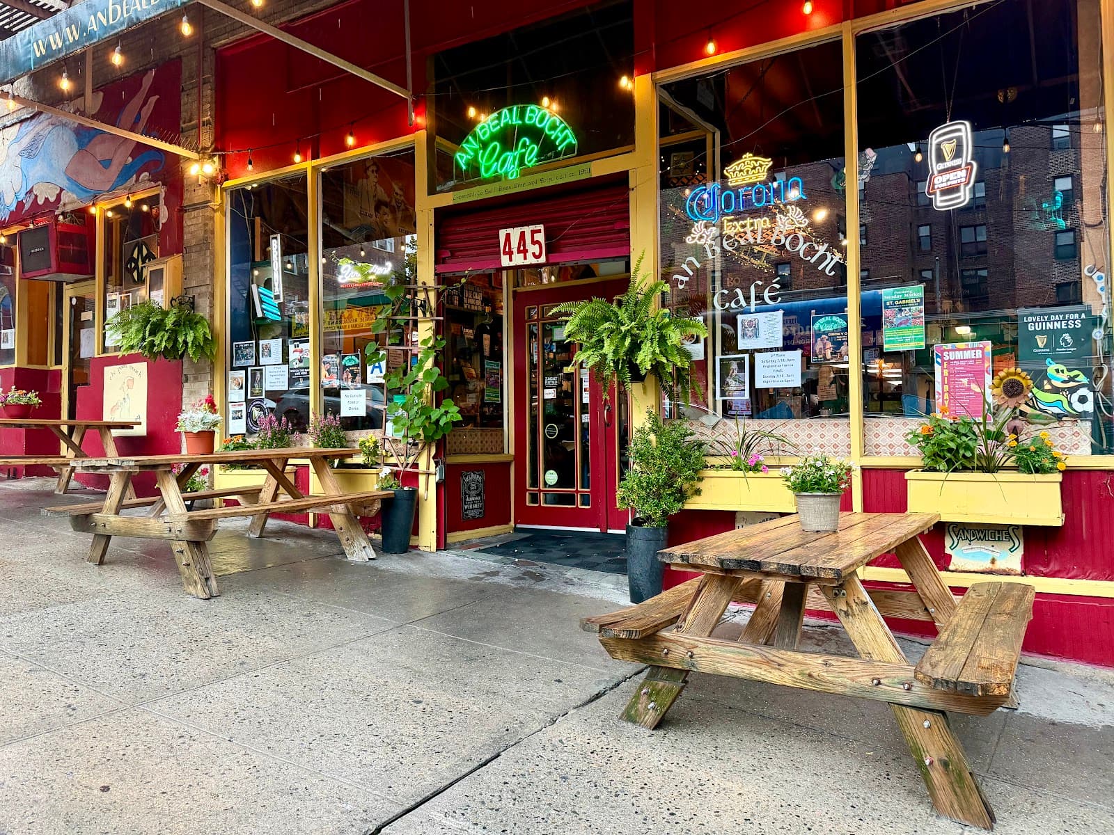 An Beal Bocht Cafe — Irish pub in Bronx County
