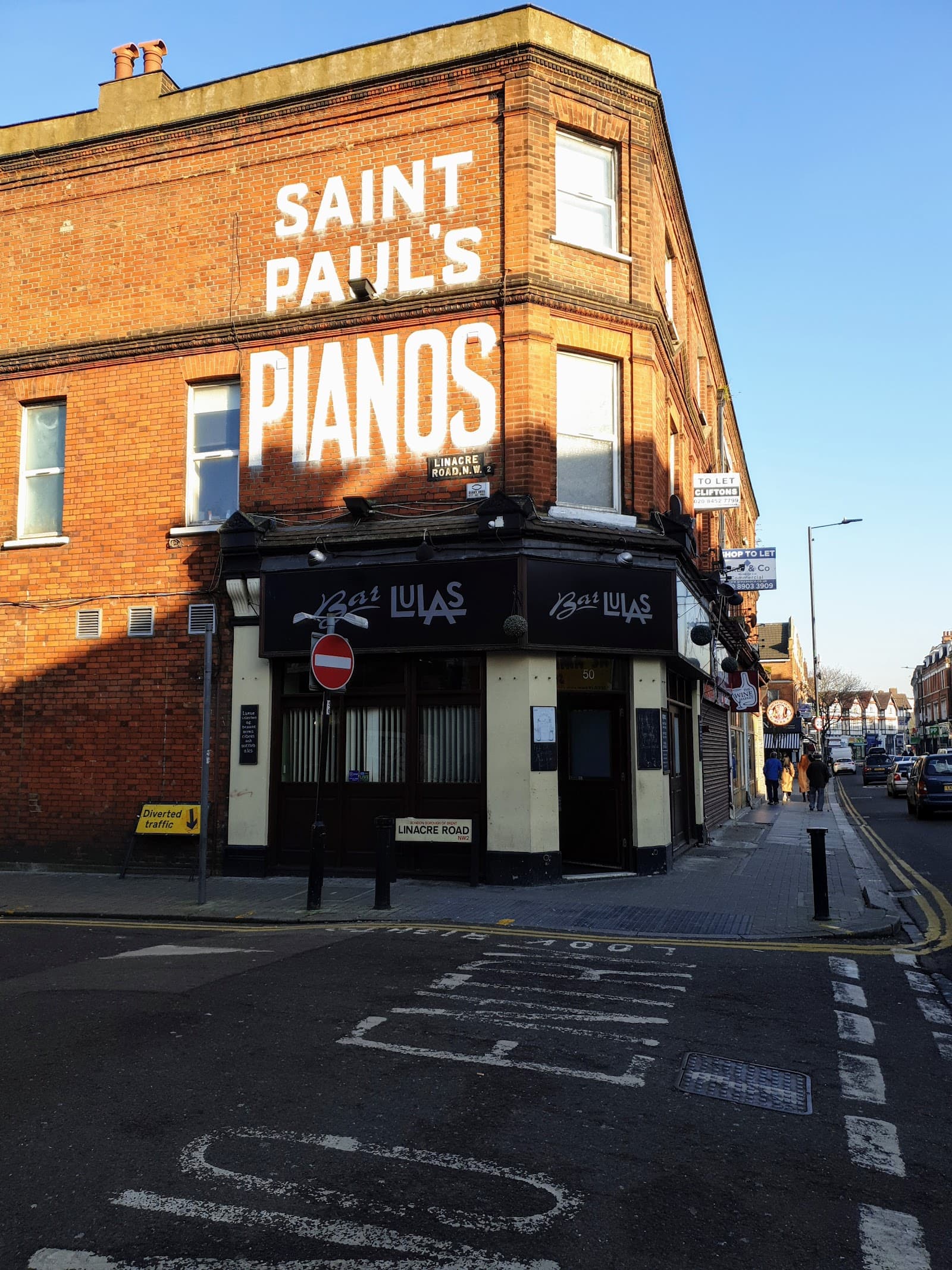 Bar Lulas London — Irish pub in London