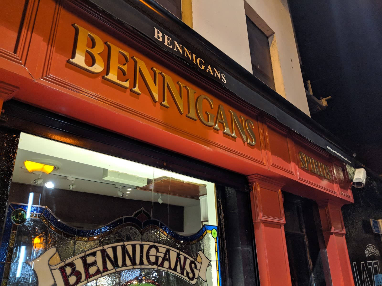 Bennigans Bar — Irish pub in Derry