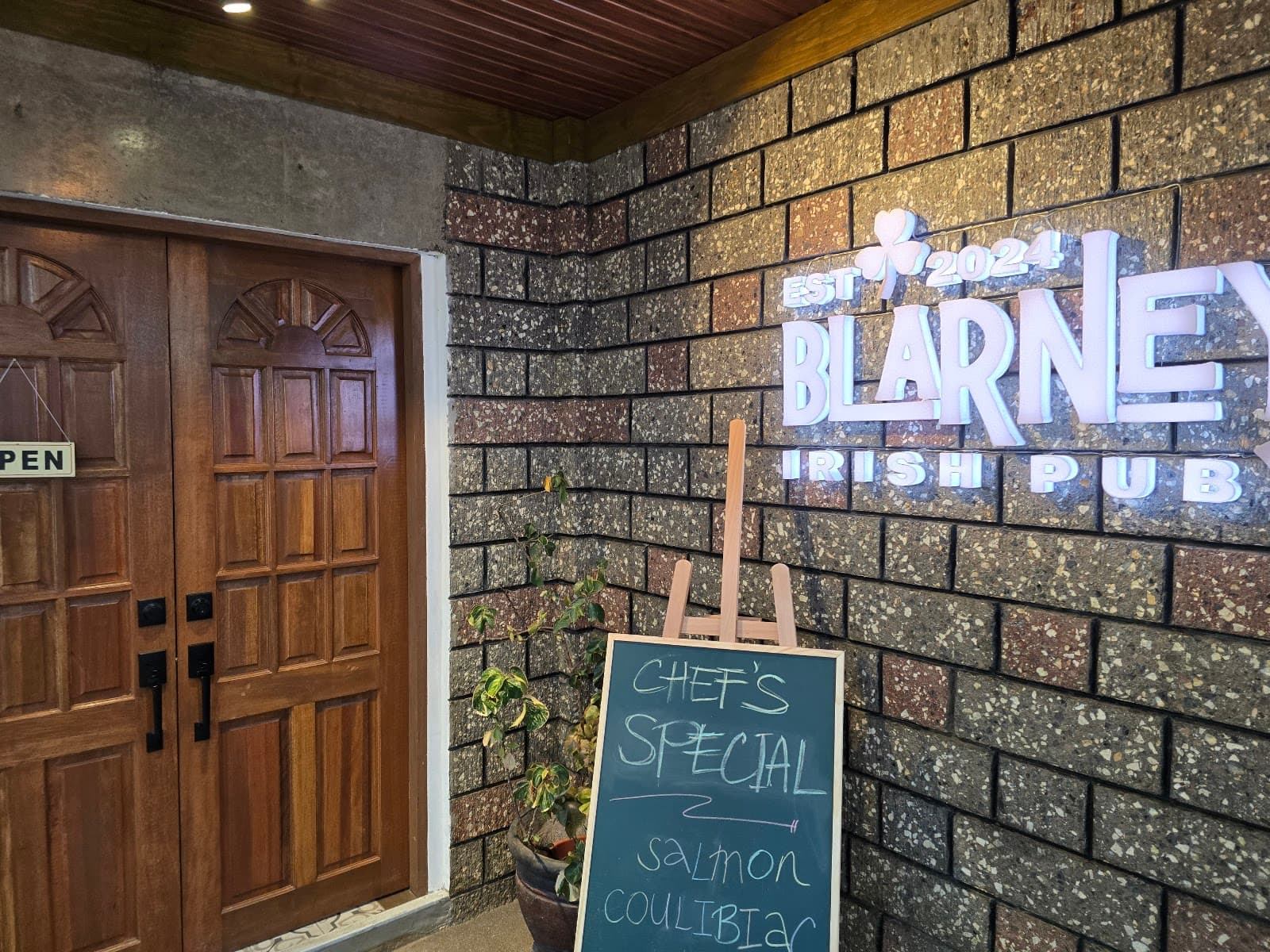 Blarneys Irish Pub — Irish pub in Davao City