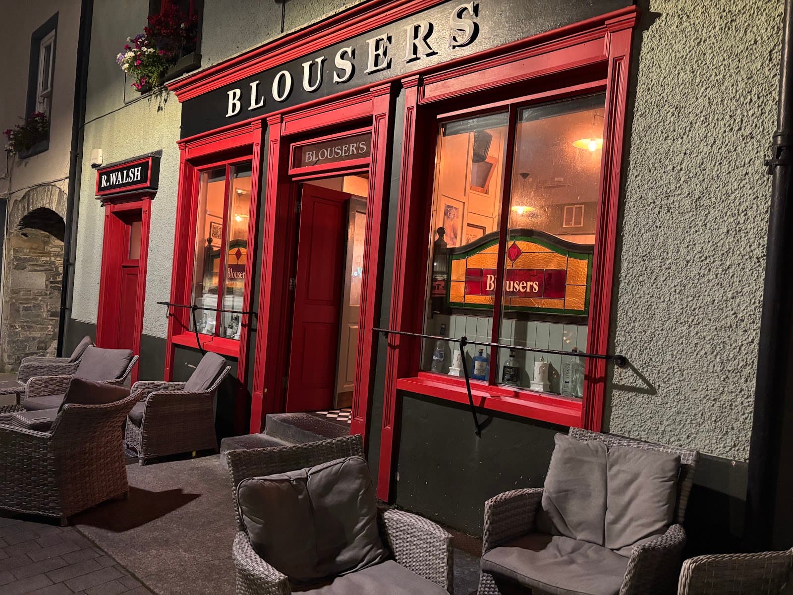 Blouser's Pub — Irish pub in Westport