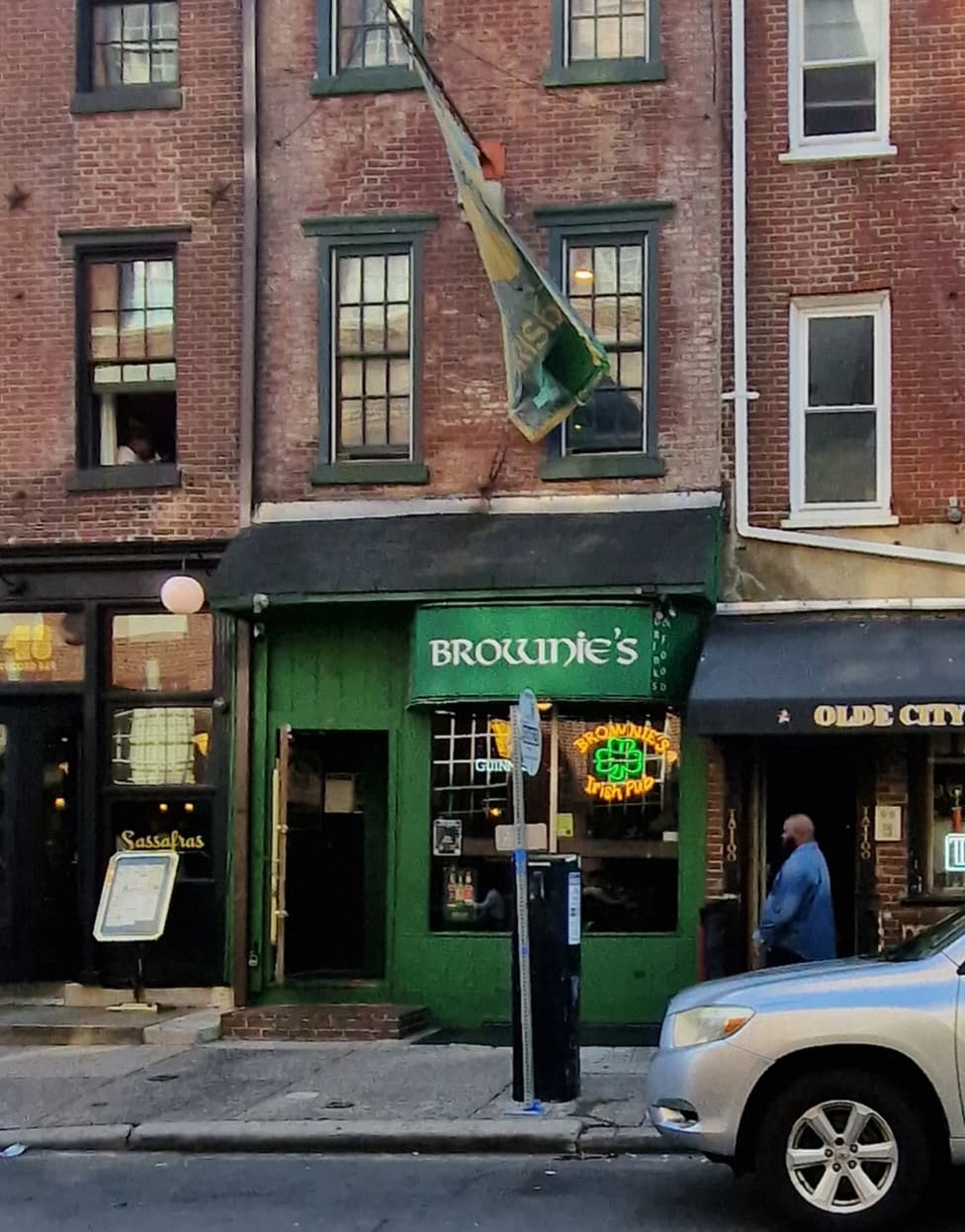Brownies Irish Pub — Irish pub in Philadelphia