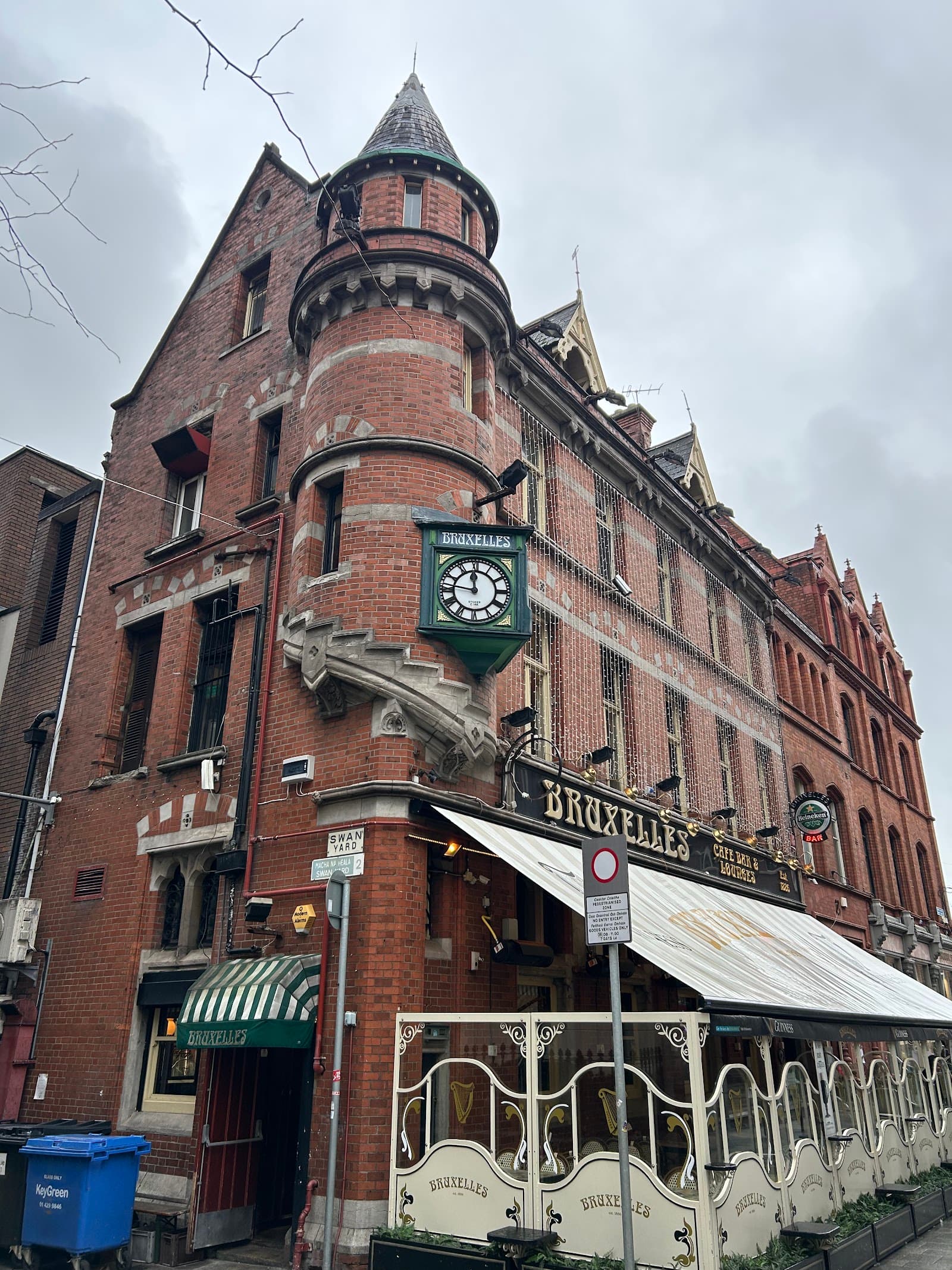 Bruxelles — Irish pub in Dublin