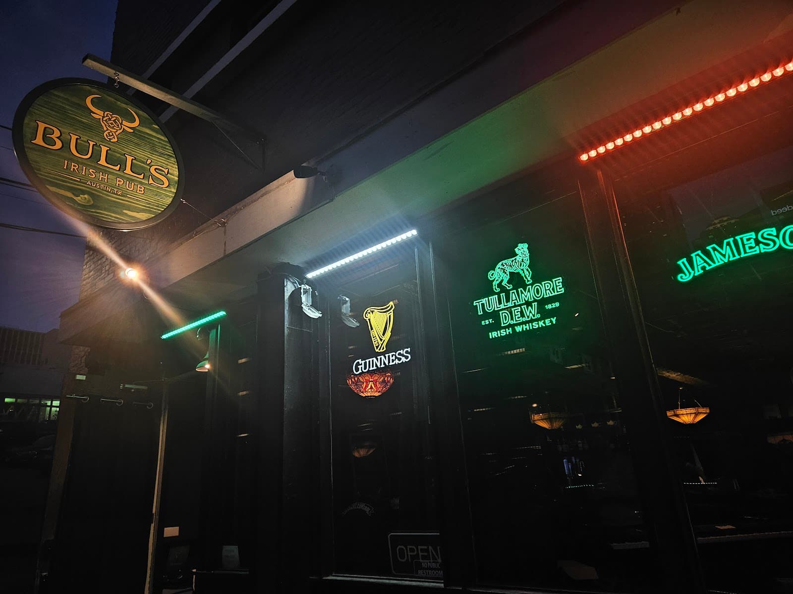 Bull's Irish Pub — Irish pub in Austin