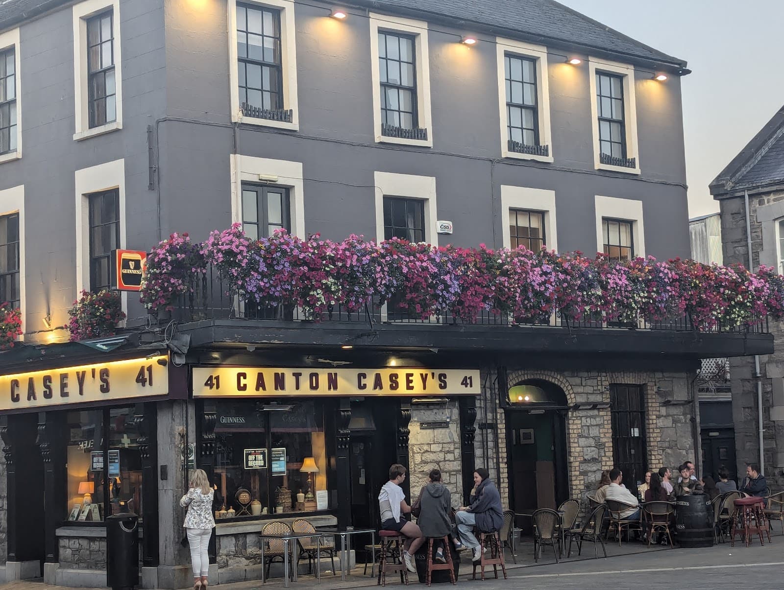 Canton Caseys — Irish pub in Mullingar