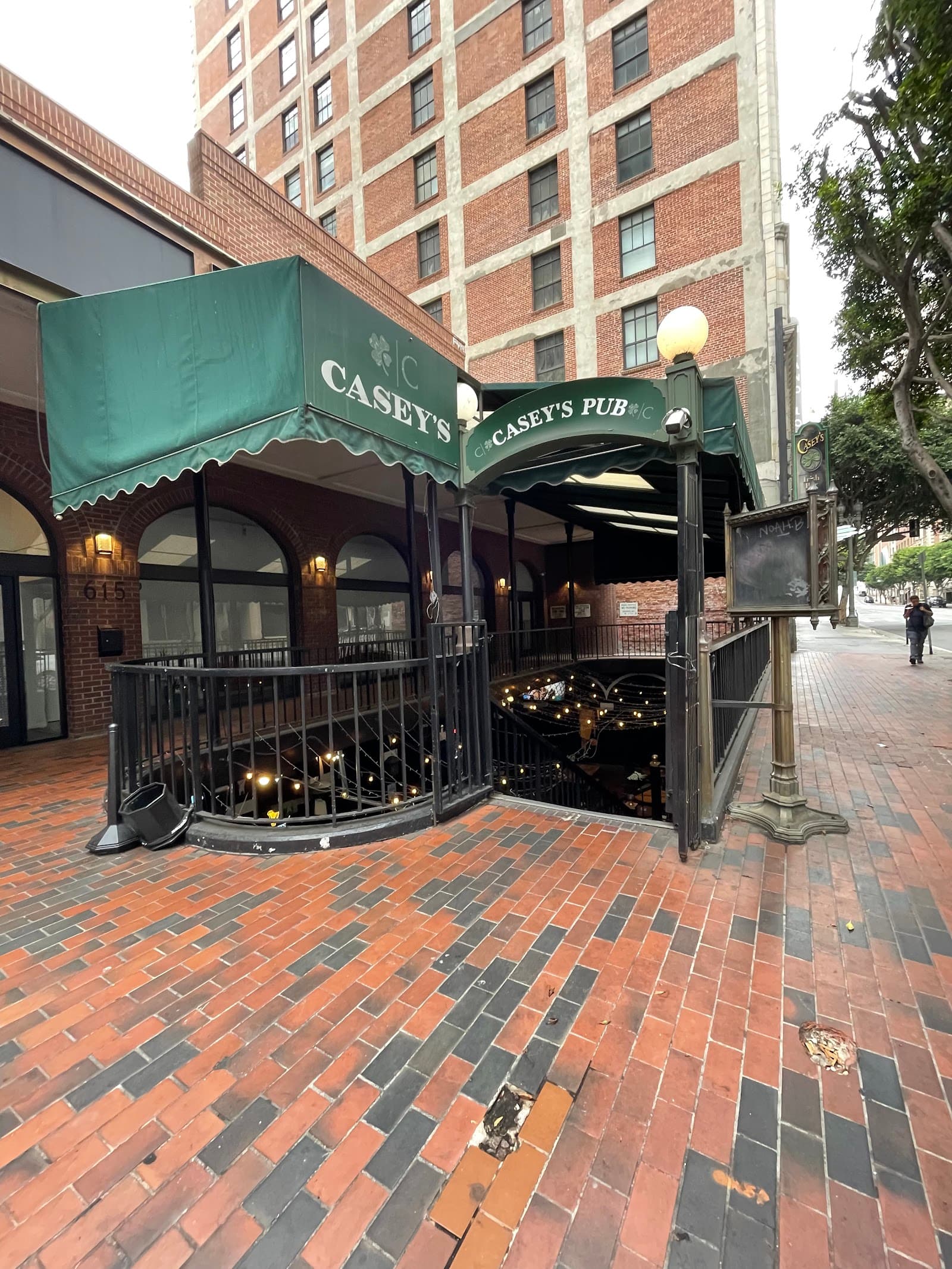 Casey's Irish Pub — Irish pub in Los Angeles