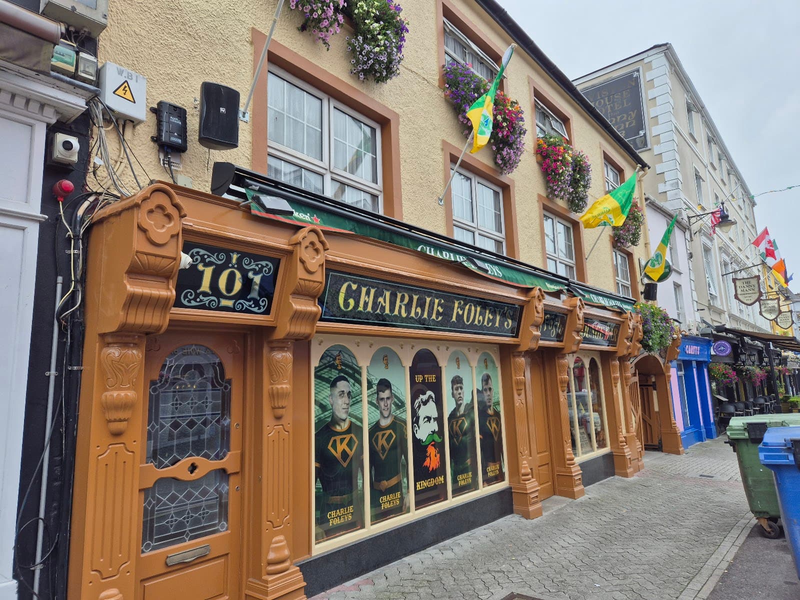 Charlie Foleys Bar and Accomodation — Irish pub in Killarney