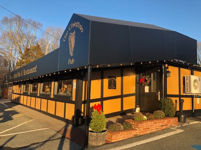 Chieftain Pub & Restaurant — Irish pub in Plainville