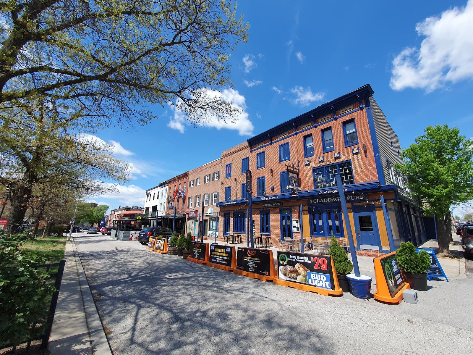 Claddagh Pub — Irish pub in Baltimore