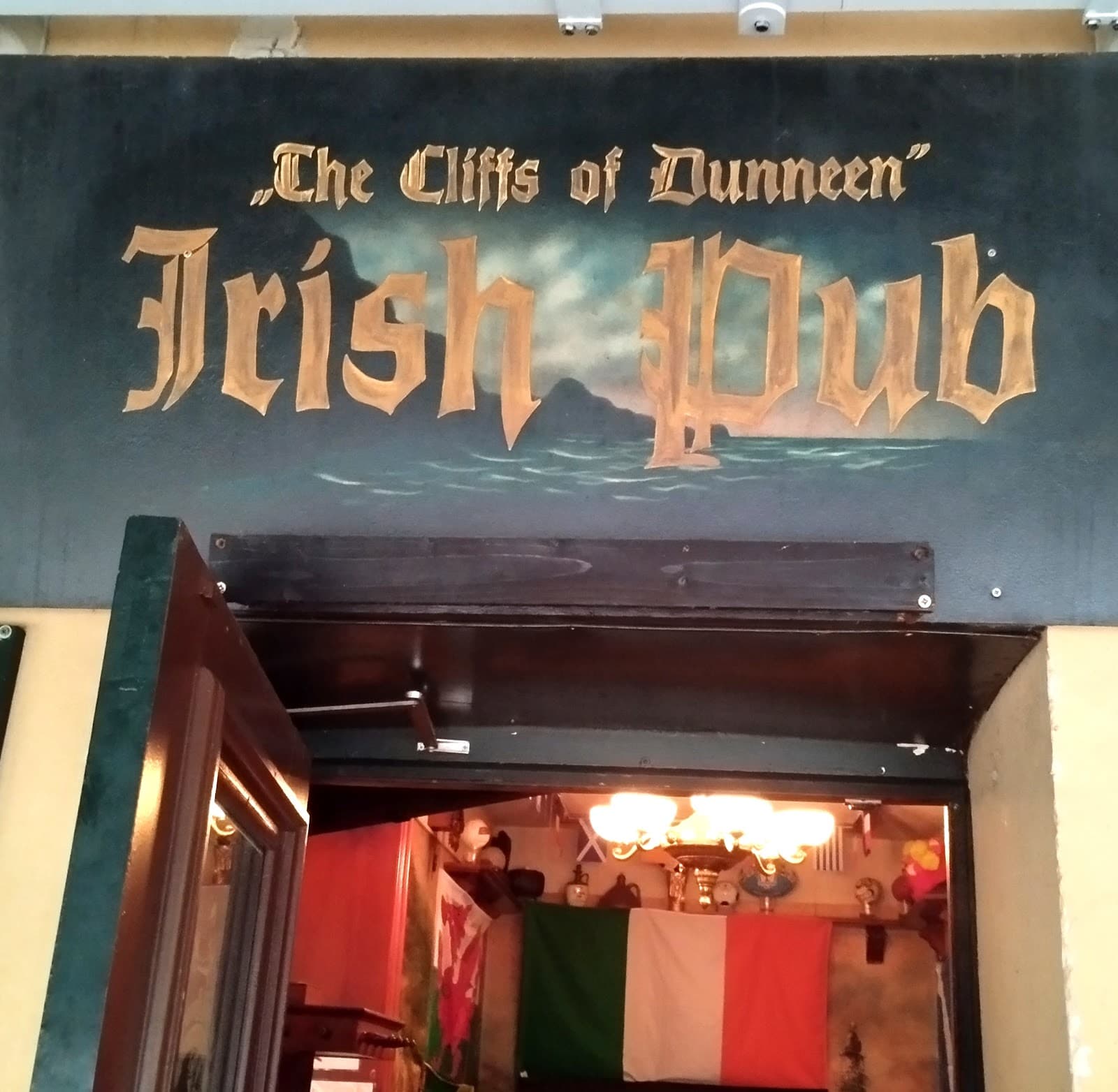 Cliffs of Dooneen — Irish pub in Berlin