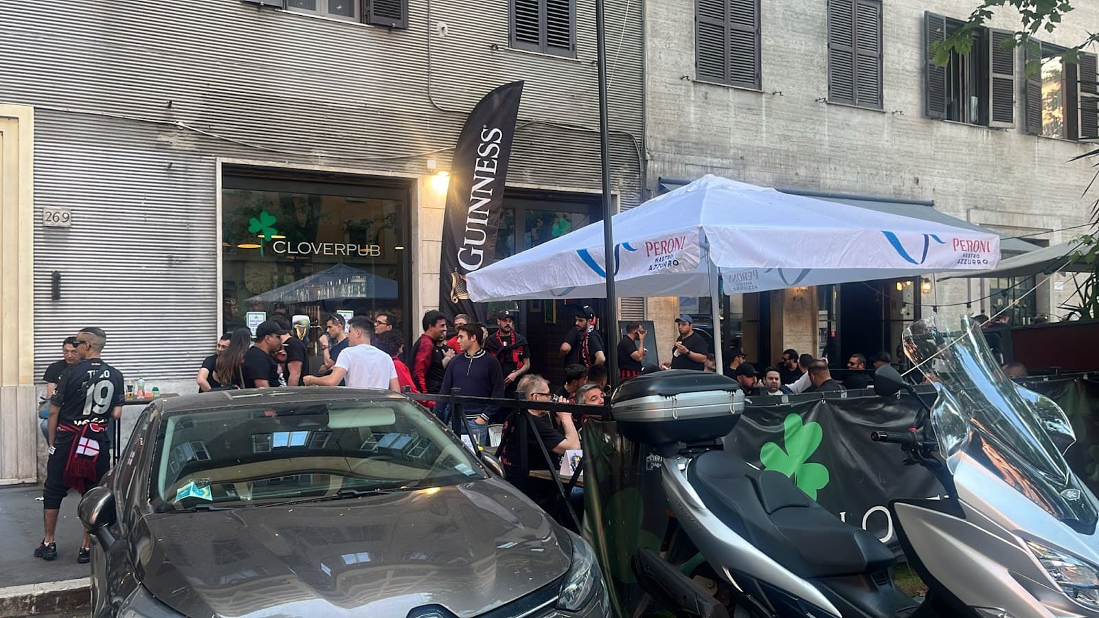 Clover Pub — Irish pub in Rome