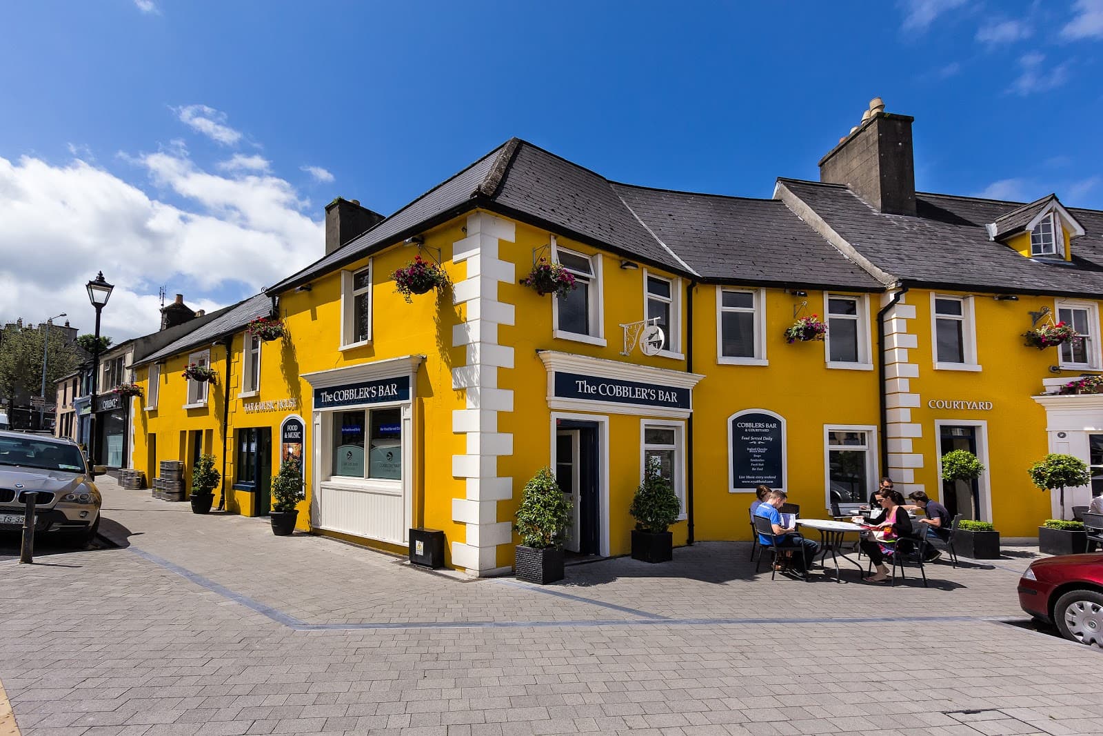 Cobbler's Bar & Courtyard — Irish pub in Westport