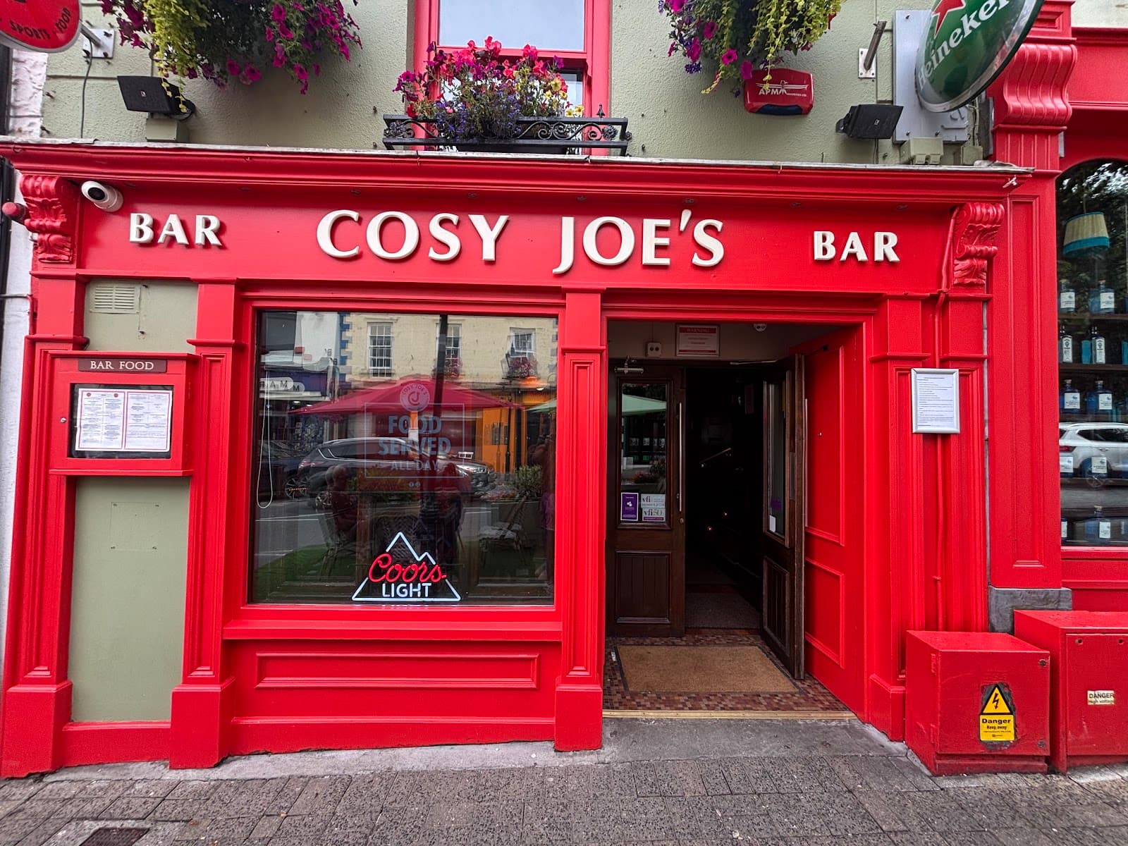 Cosy Joe's — Irish pub in Westport