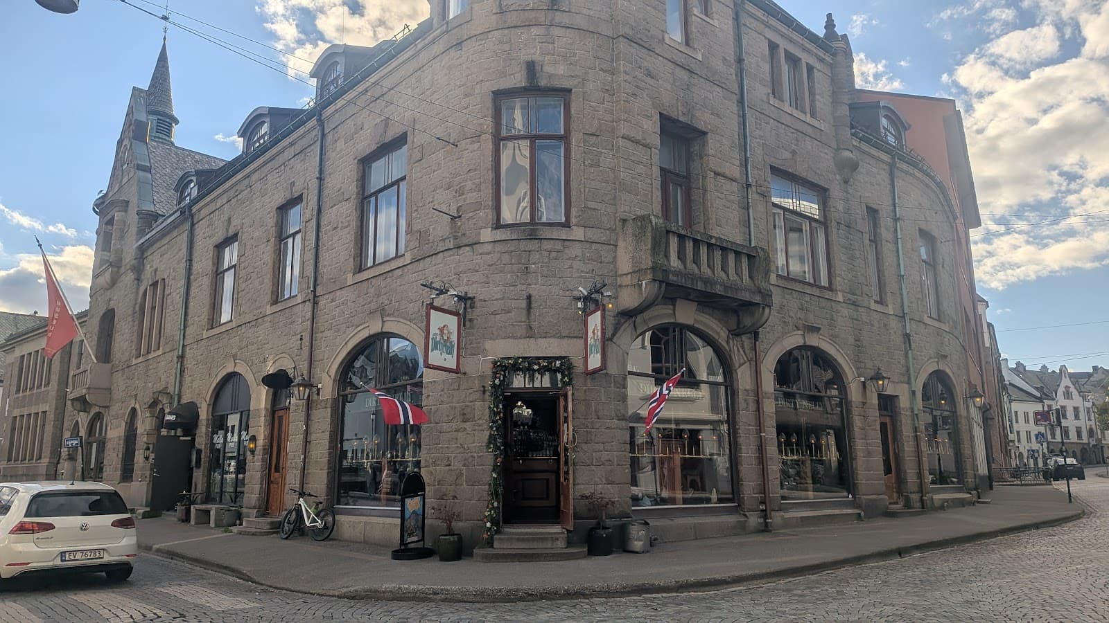 Dirty Nelly Irish Pub — Irish pub in Ålesund