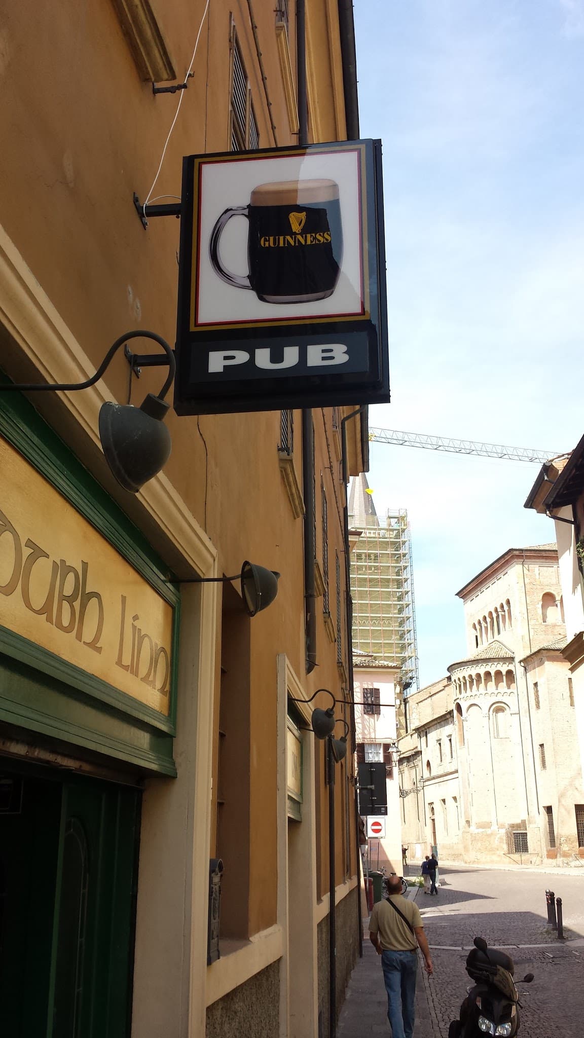 Dubh Linn Irish Pub — Irish pub in Parma