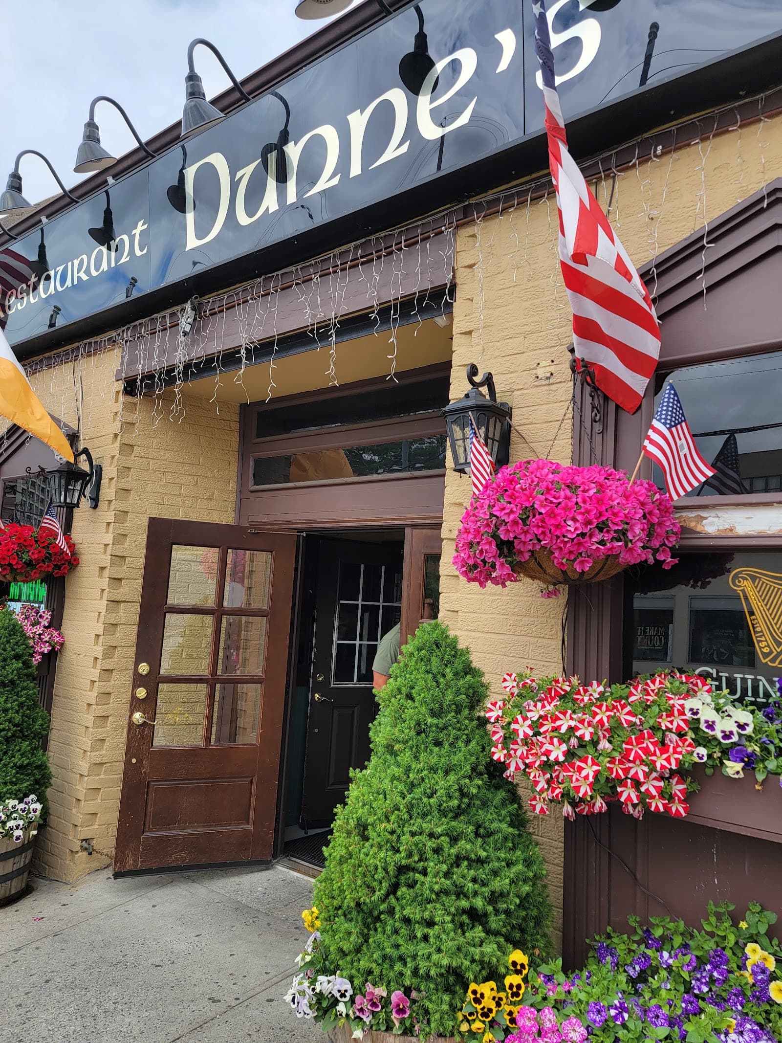 Dunne's Pub — Irish pub in White Plains
