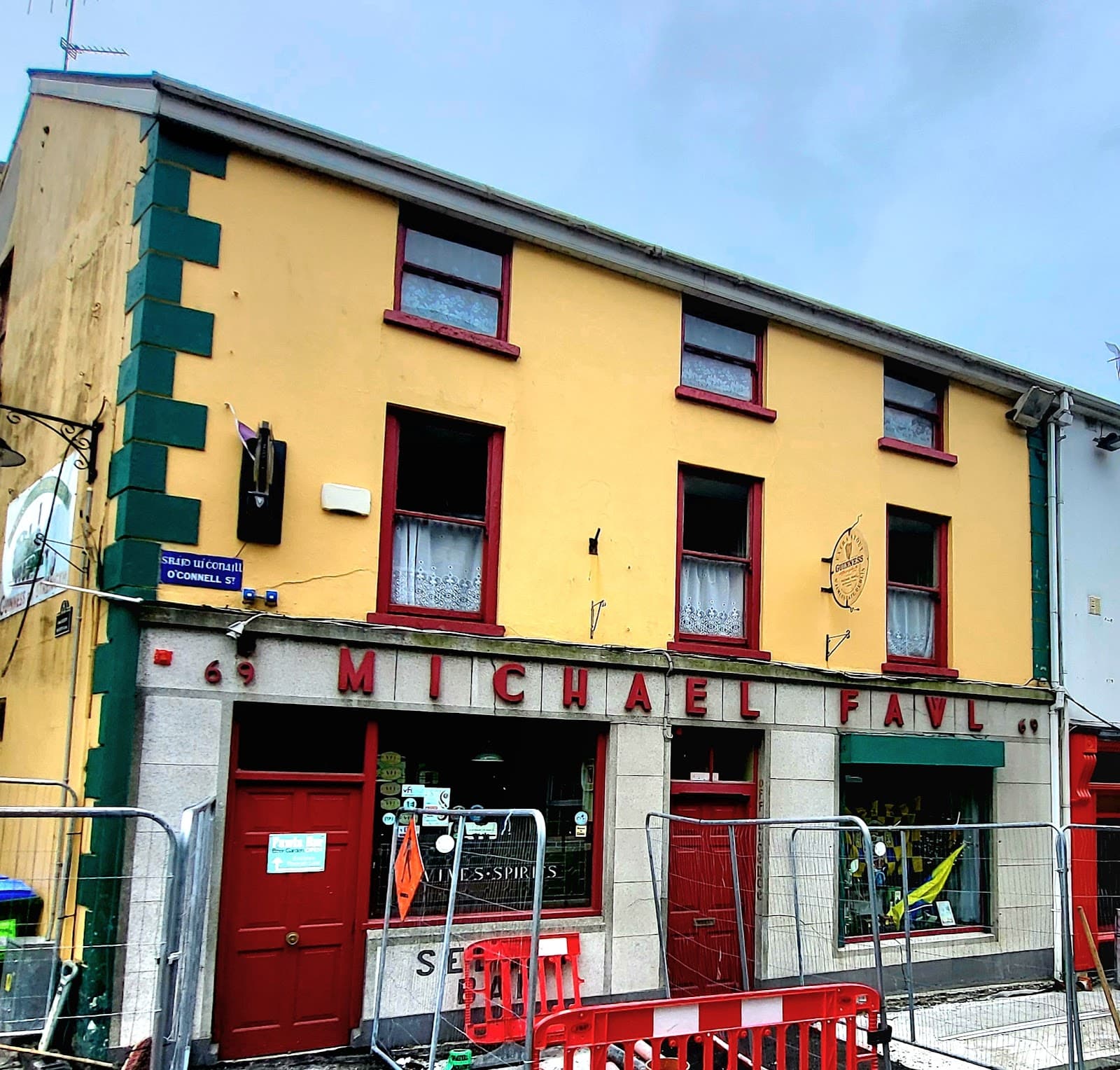 Fawls Bar — Irish pub in Ennis