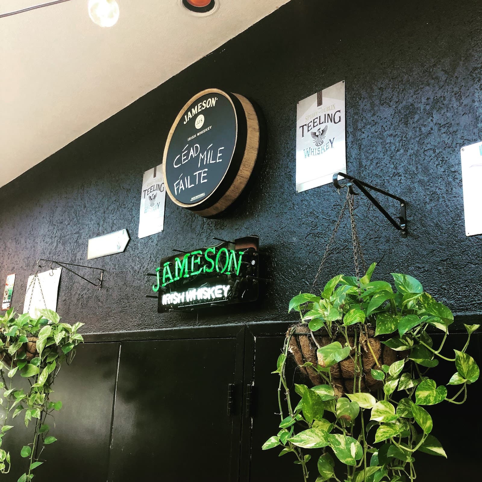 Fidel Murphy's Irish Pub & Restaurant — Irish pub in George Town