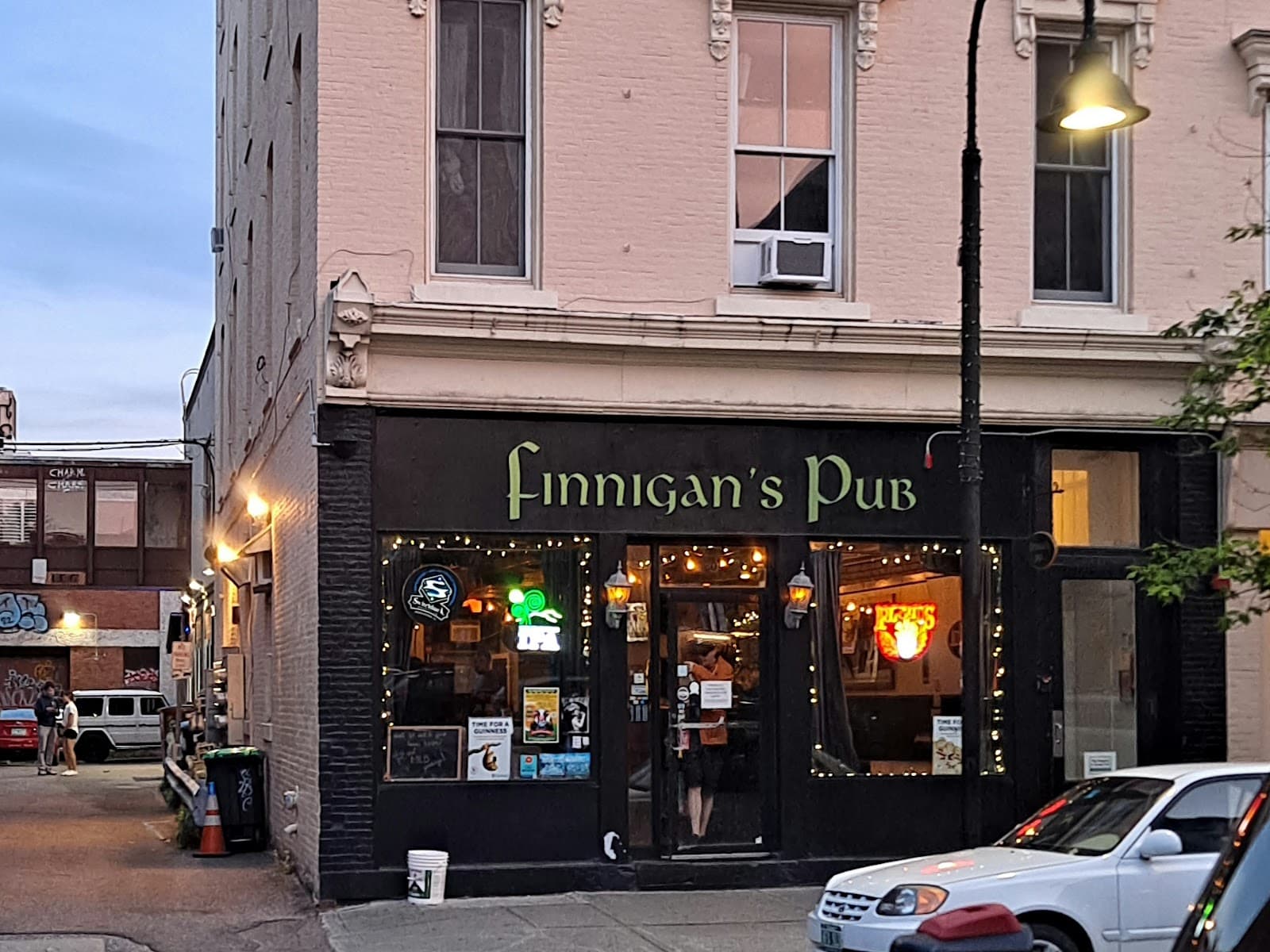 Finnigan's Pub — Irish pub in Burlington