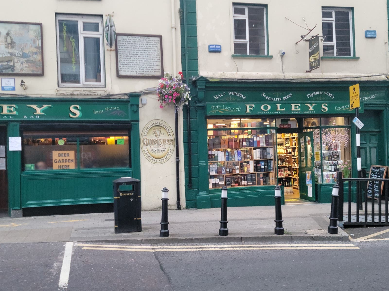 Foley's Bar — Irish pub in Sligo