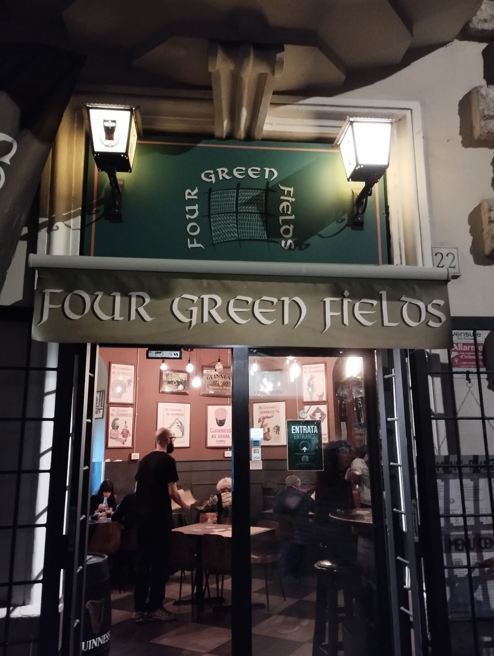 Four Green Fields — Irish pub in Rome