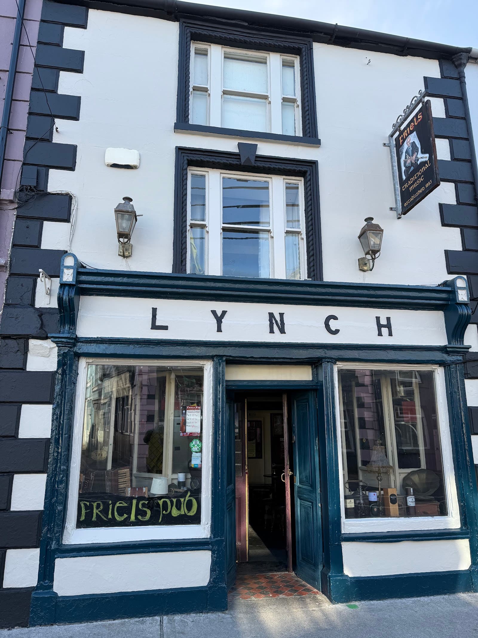 Friel's Pub — Irish pub in Miltown Malbay