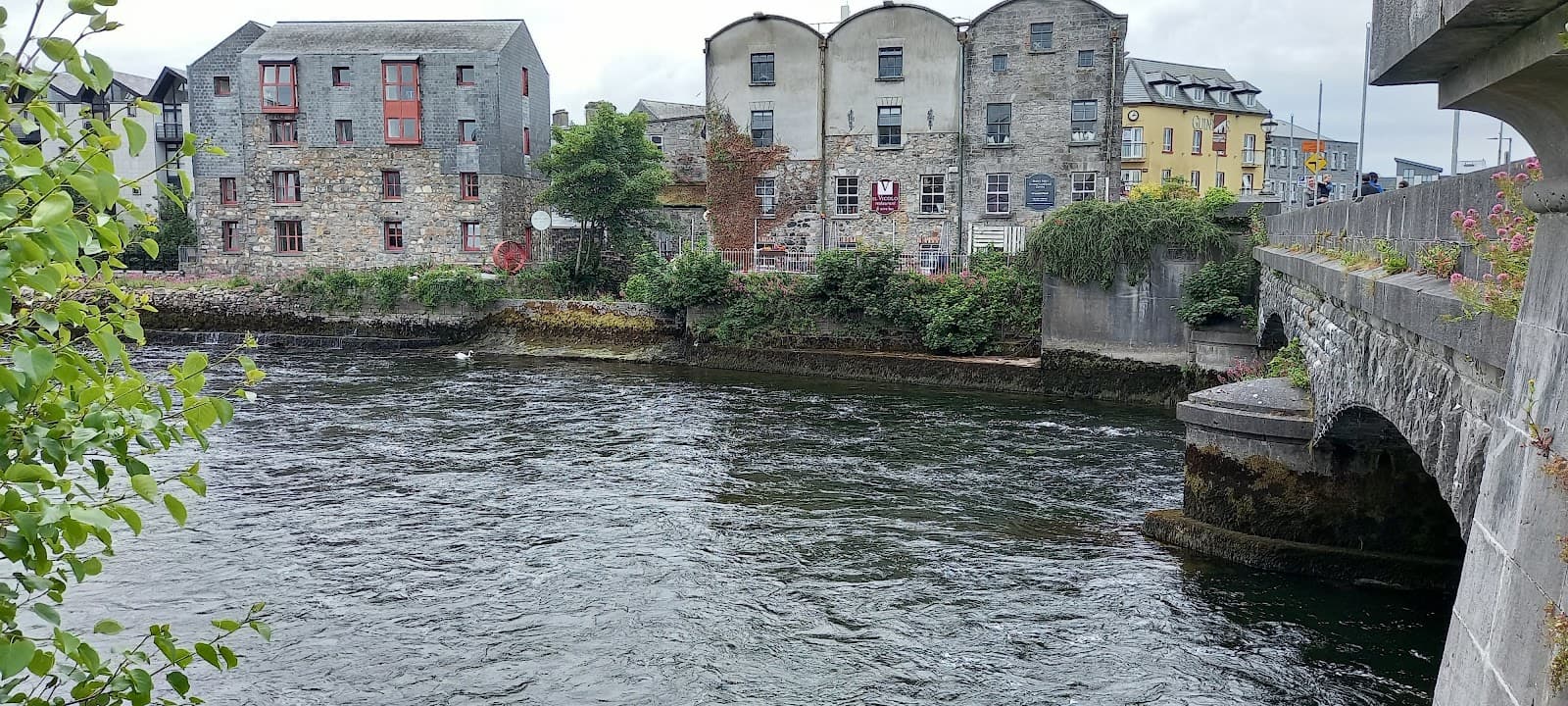 Galway Arms Inn — Irish pub in Galway