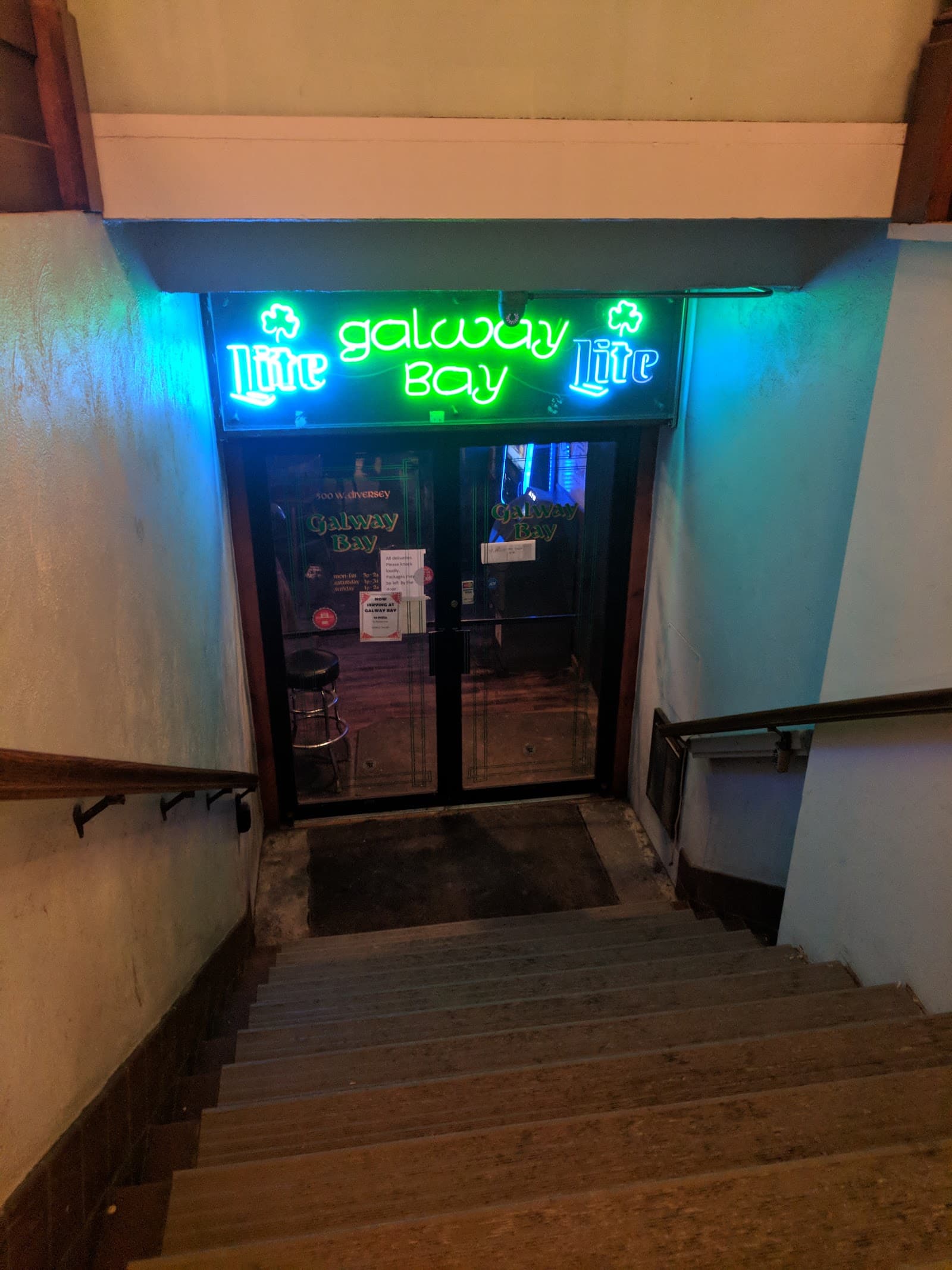 Galway Bay — Irish pub in Chicago