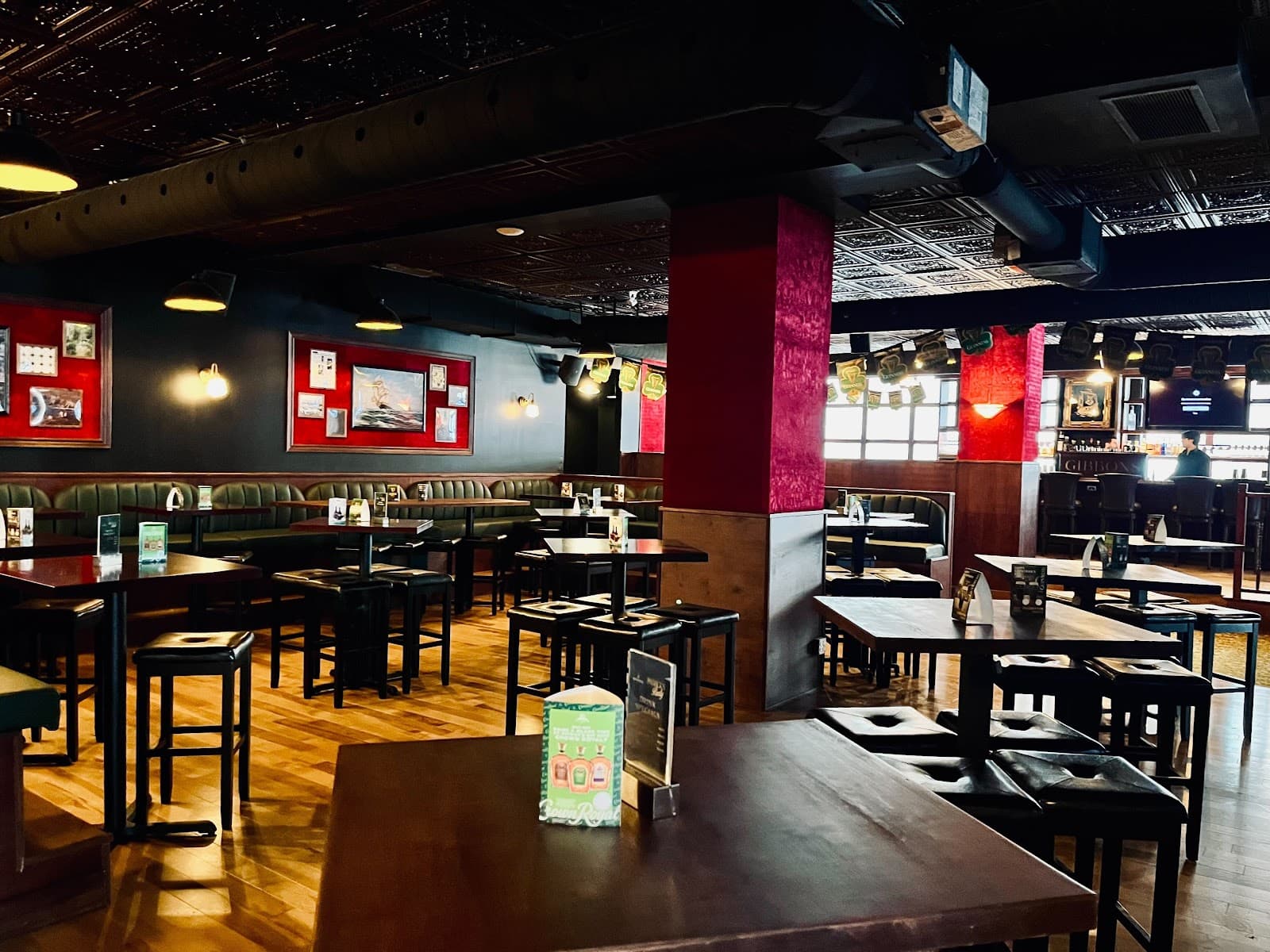 Gibbons Irish Pub — Irish pub in Toronto