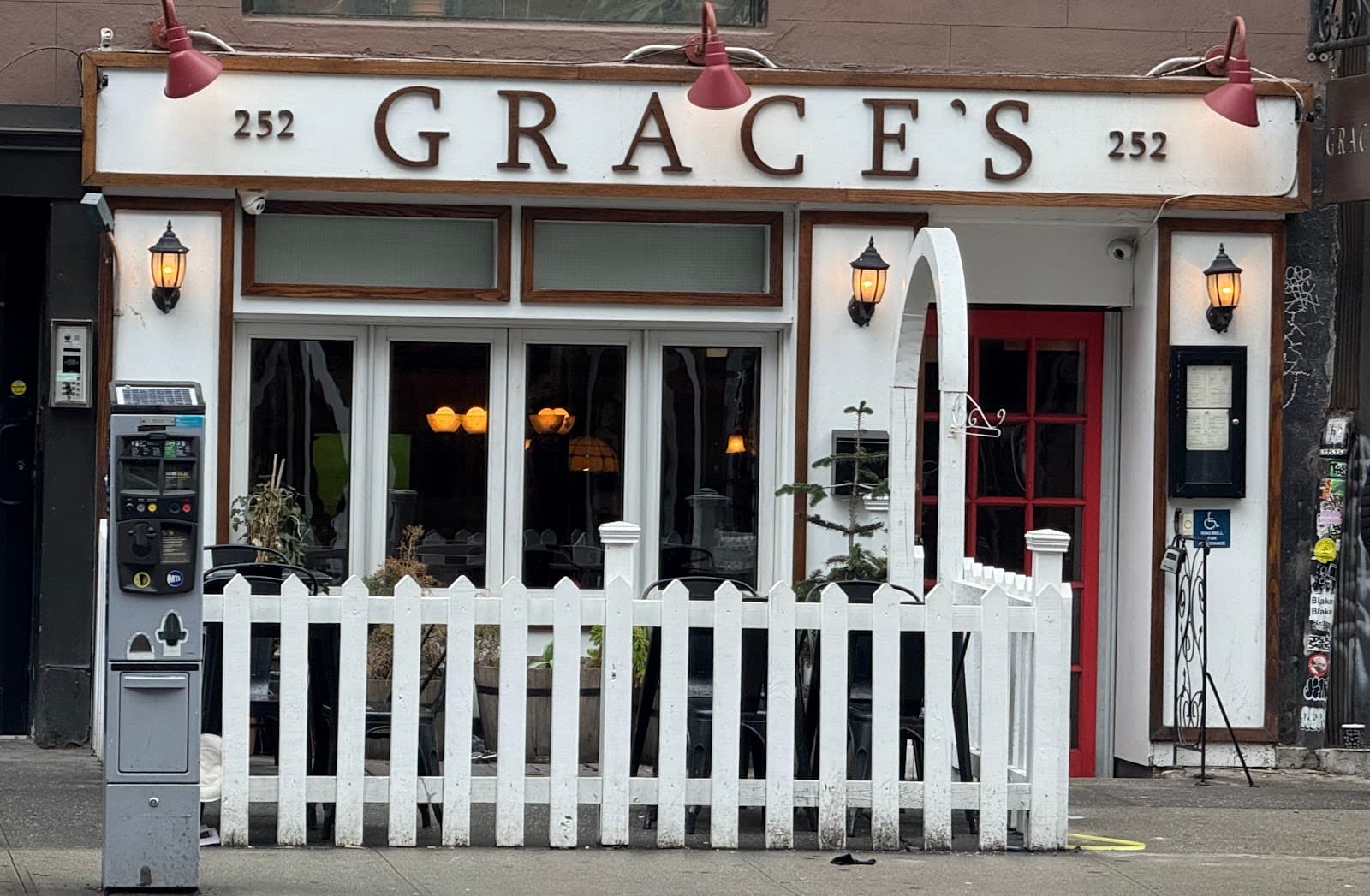 Grace's — Irish pub in New York