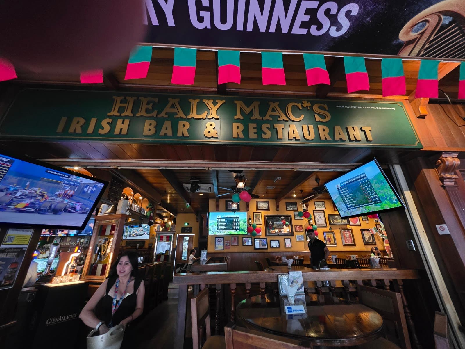 Healy Mac's Irish Bar & Restaurant - P. Ramlee — Irish pub in Kuala Lumpur