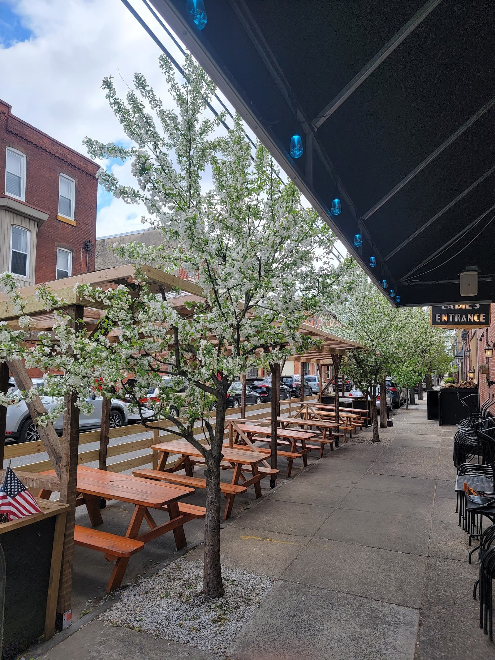Hilltown Tavern Fairmount — Irish pub in Philadelphia