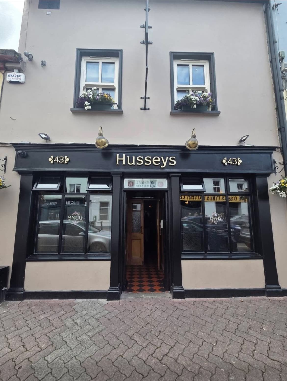 Husseys Bar — Irish pub in Killarney