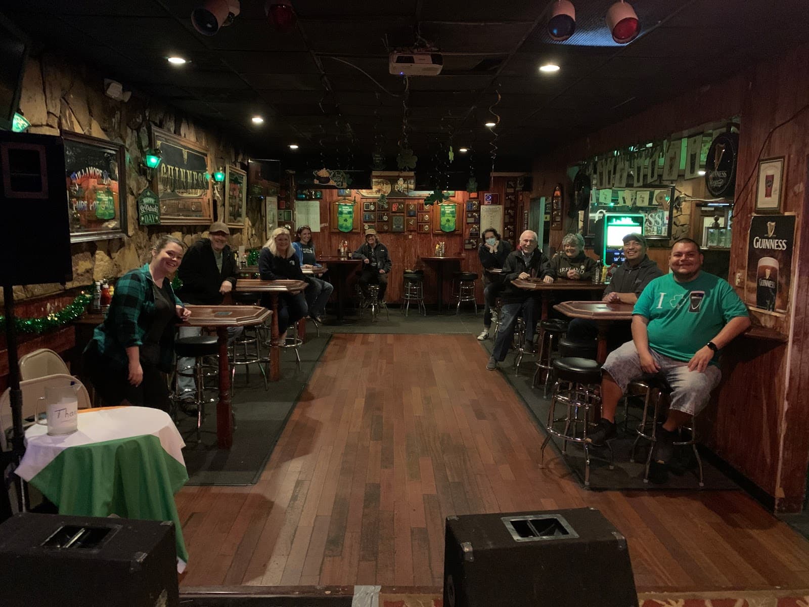 Ireland's 32 — Irish pub in Los Angeles