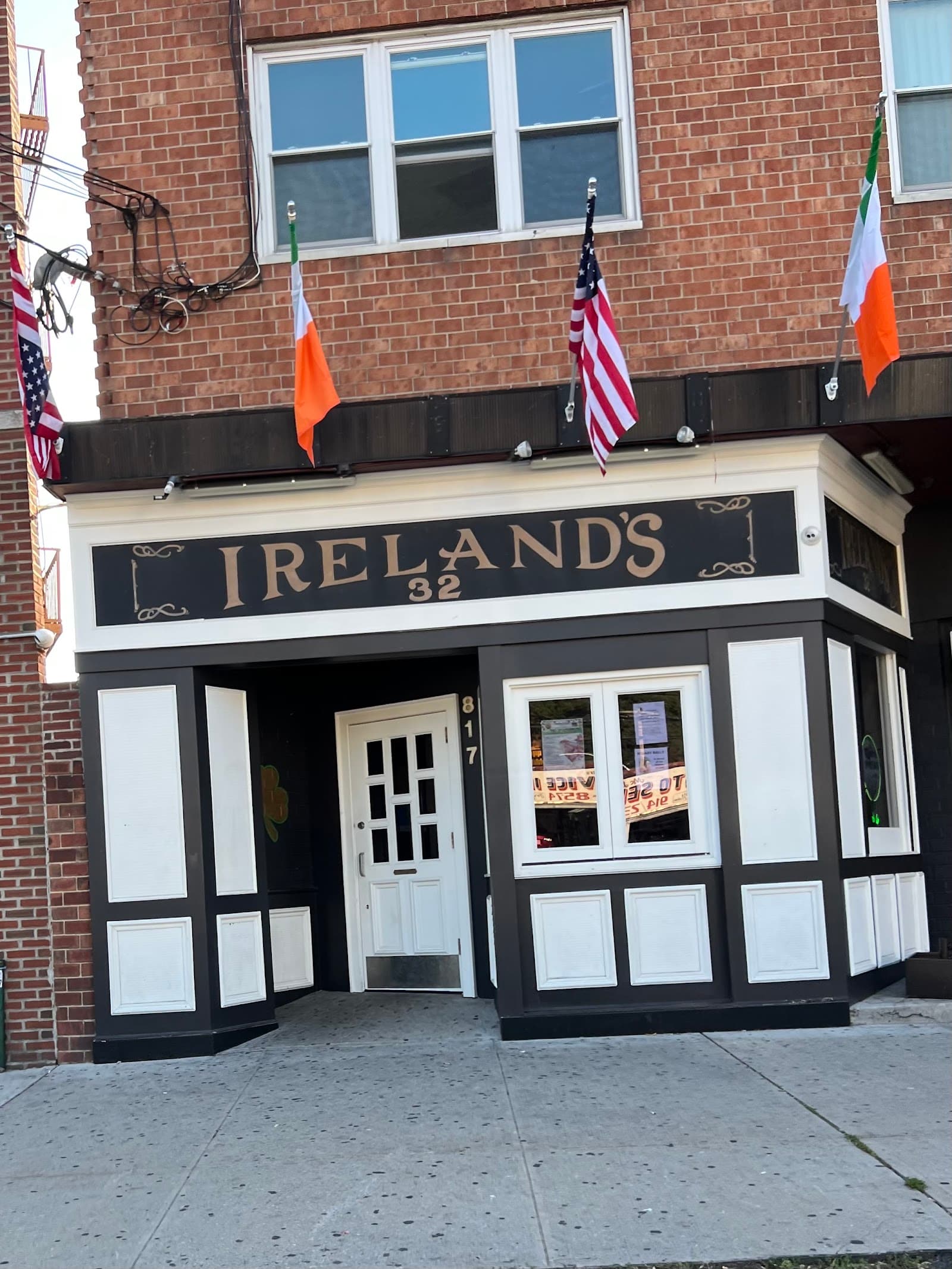 Ireland's 32 — Irish pub in Yonkers