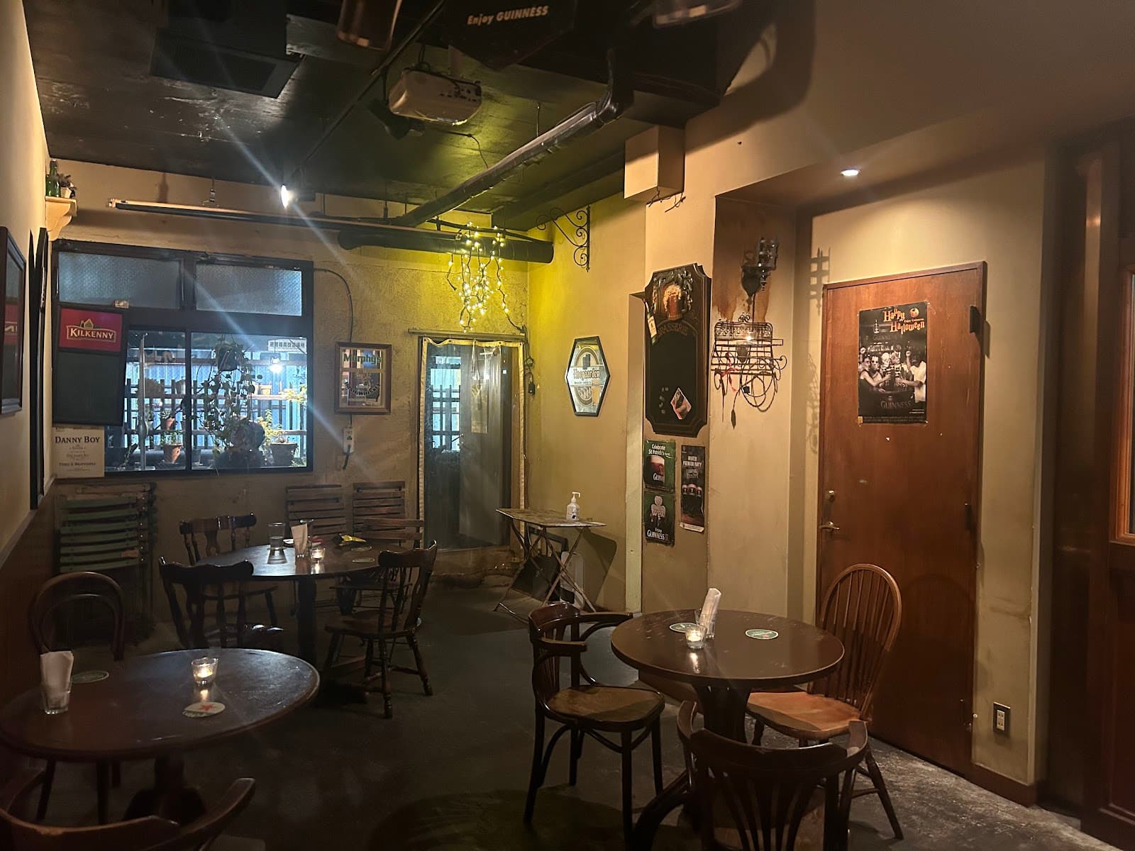 Irish Pub Clann — Irish pub in Tokyo