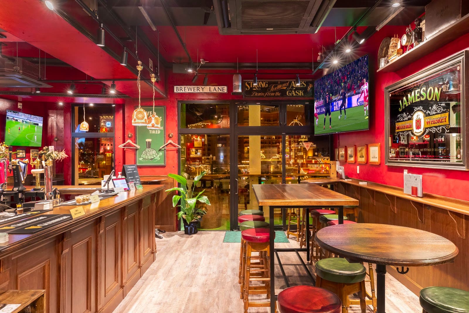 Irish Pub Howdy — Irish pub in Chatan