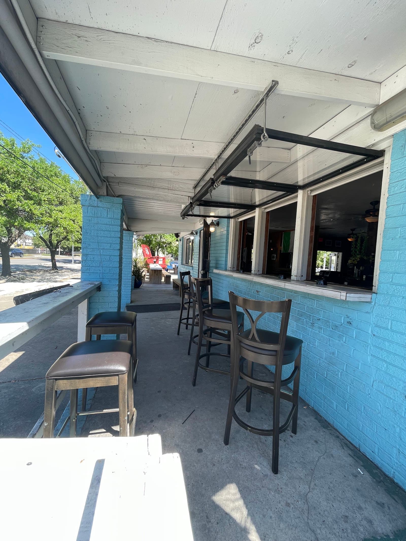 Johnny McElroys — Irish pub in Houston