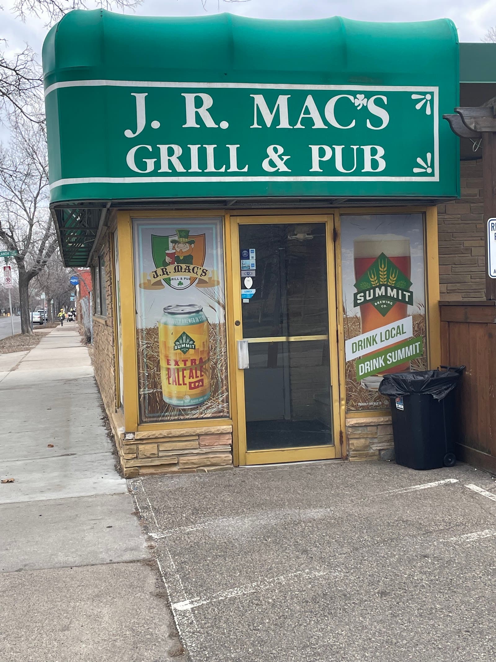 J.R. Mac's Bar & Grill — Irish pub in St Paul