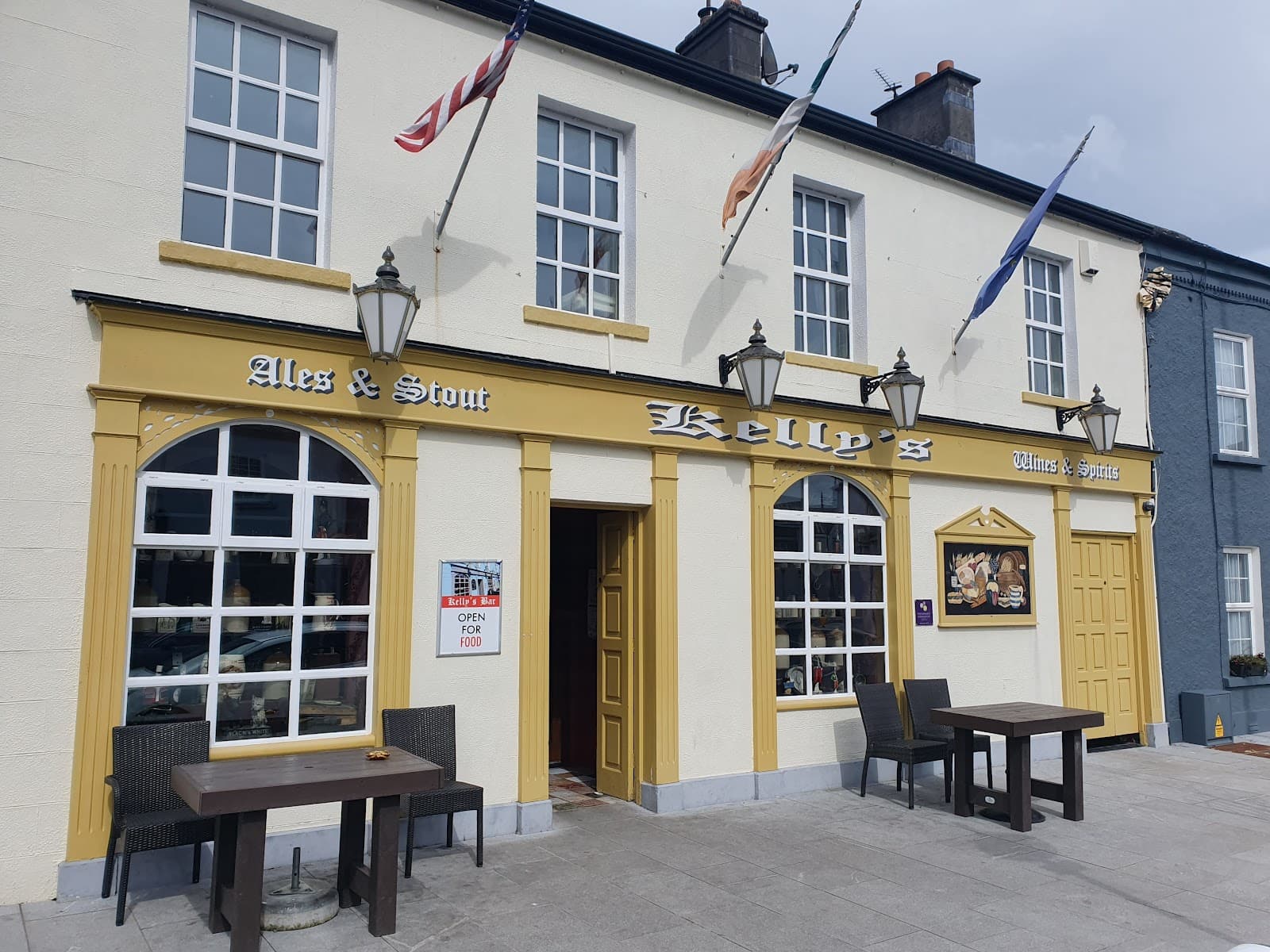 Kelly's Bar — Irish pub in Birr