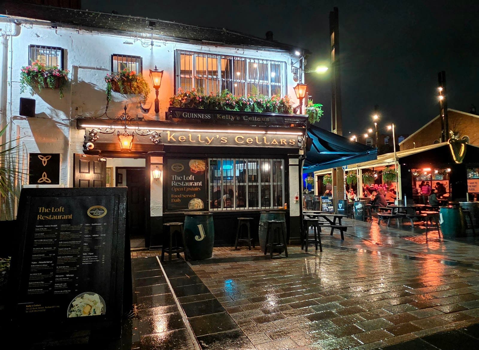 Kelly's Cellars — Irish pub in Belfast