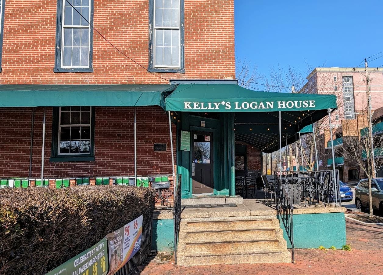 Kelly's Logan House — Irish pub in Wilmington