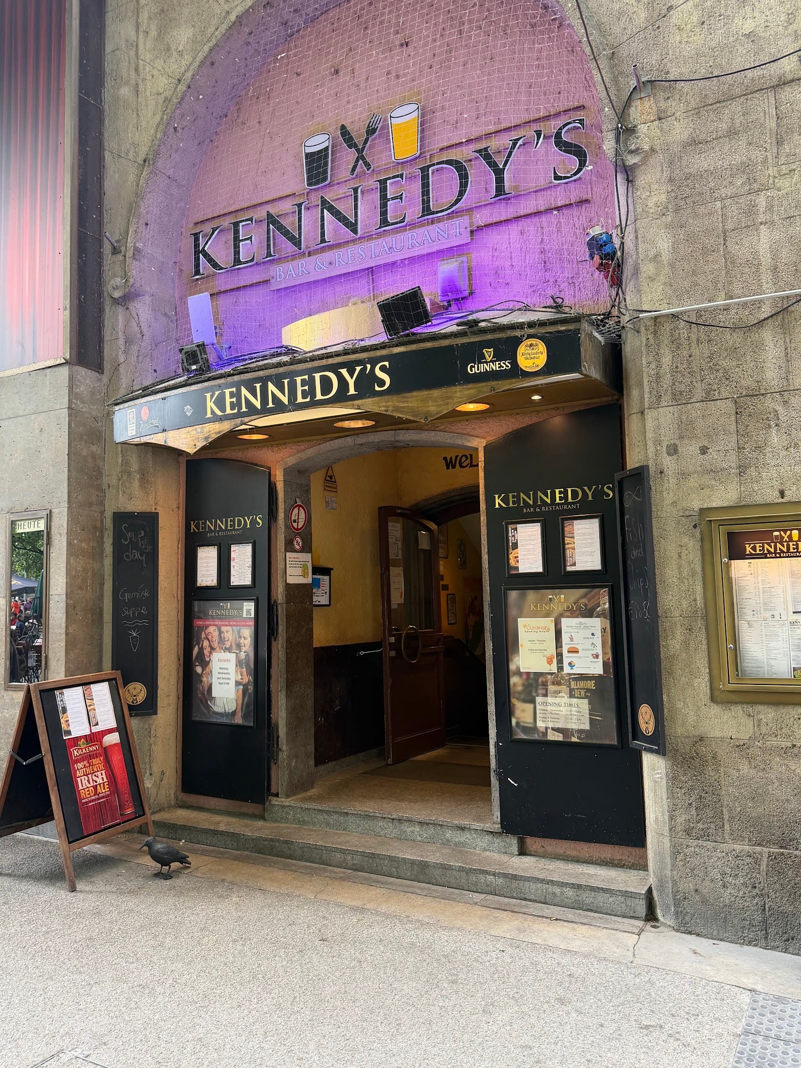 Kennedy's Bar and Restaurant — Irish pub in Munich
