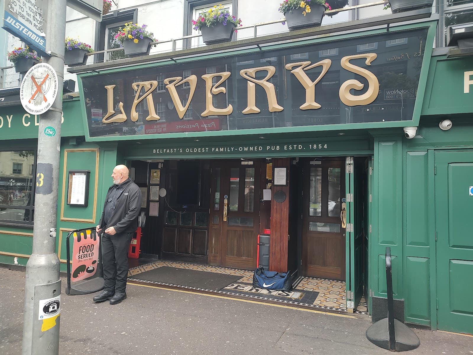 Lavery's — Irish pub in Belfast