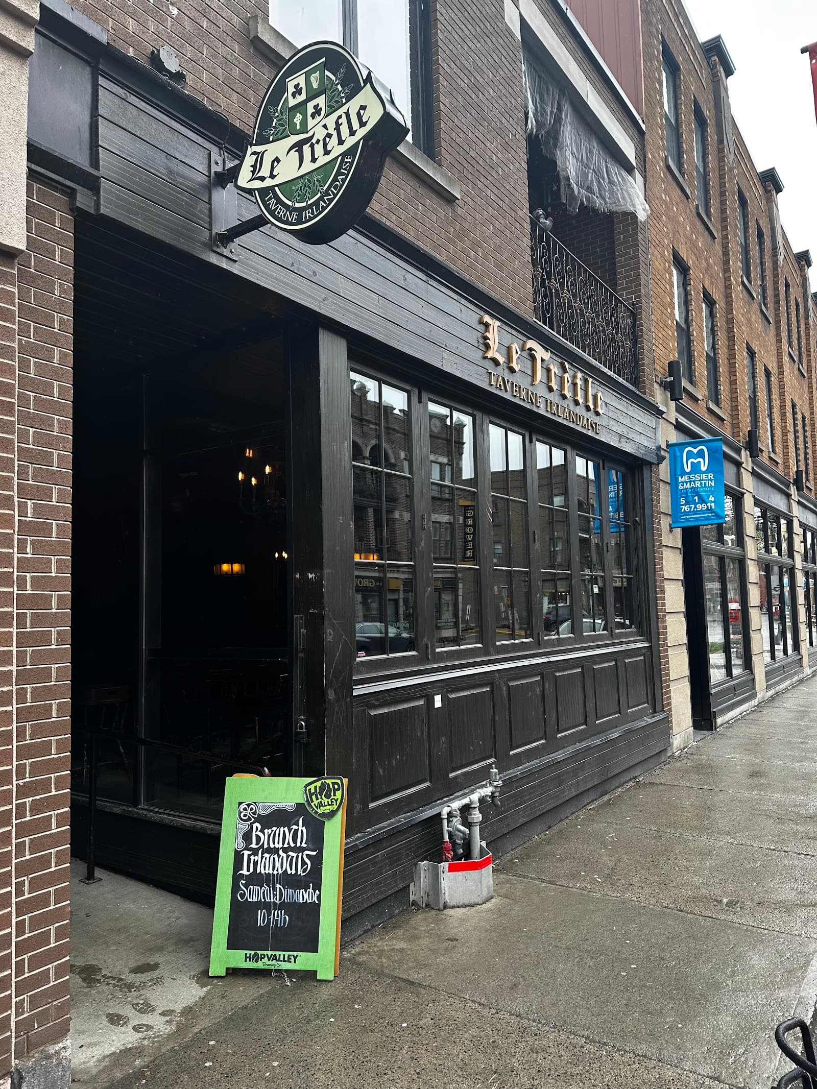 Le Trèfle — Irish pub in Montreal