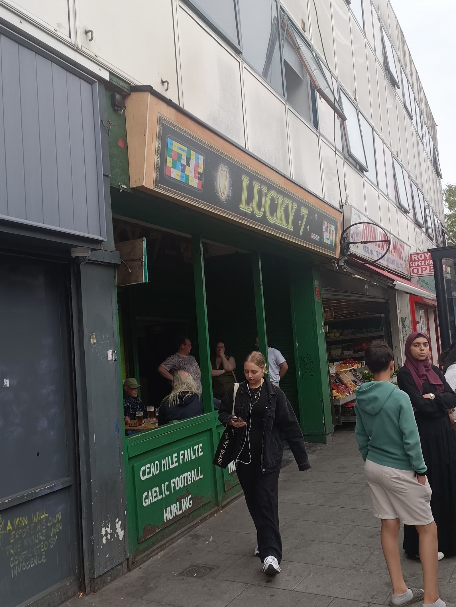 Lucky 7 Irish Bar — Irish pub in London