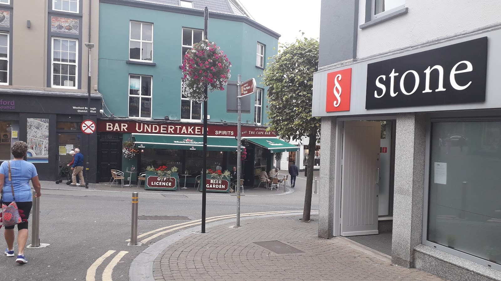 Macken's (The Cape Bar / The Undertaker) — Irish pub in Wexford