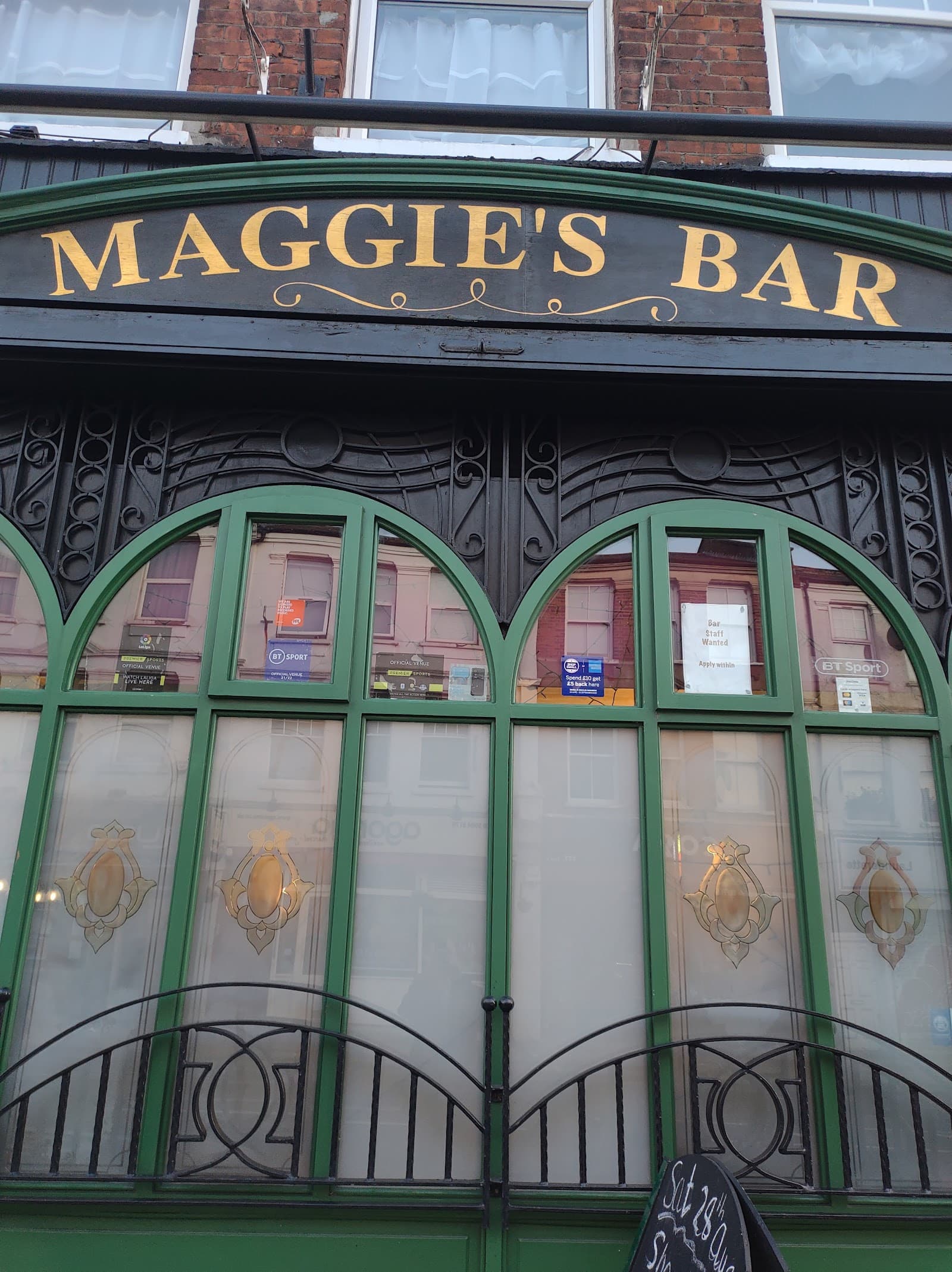 Maggies Bar — Irish pub in London