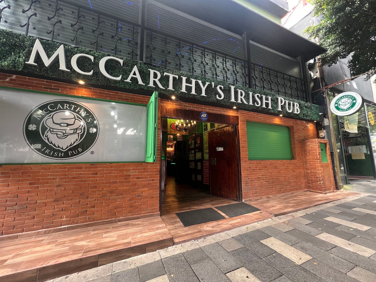 McCarthy's Irish Bar Nápoles — Irish pub in Mexico City